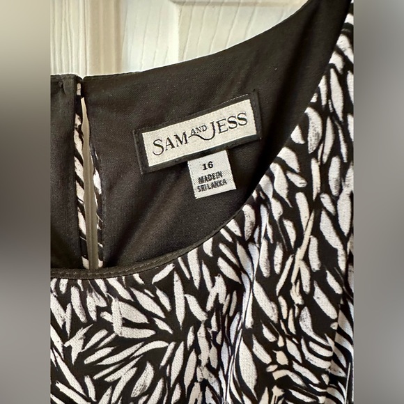 Sleeveless Black and White Patterned Dress by Sam and Jess - Picture 3 of 4